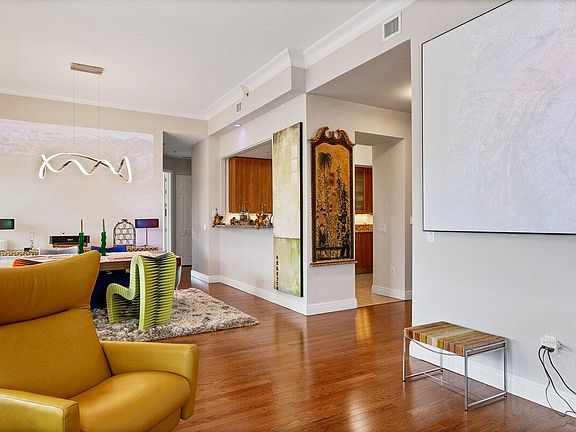 5th image of 2633 NE 14th Avenue #504