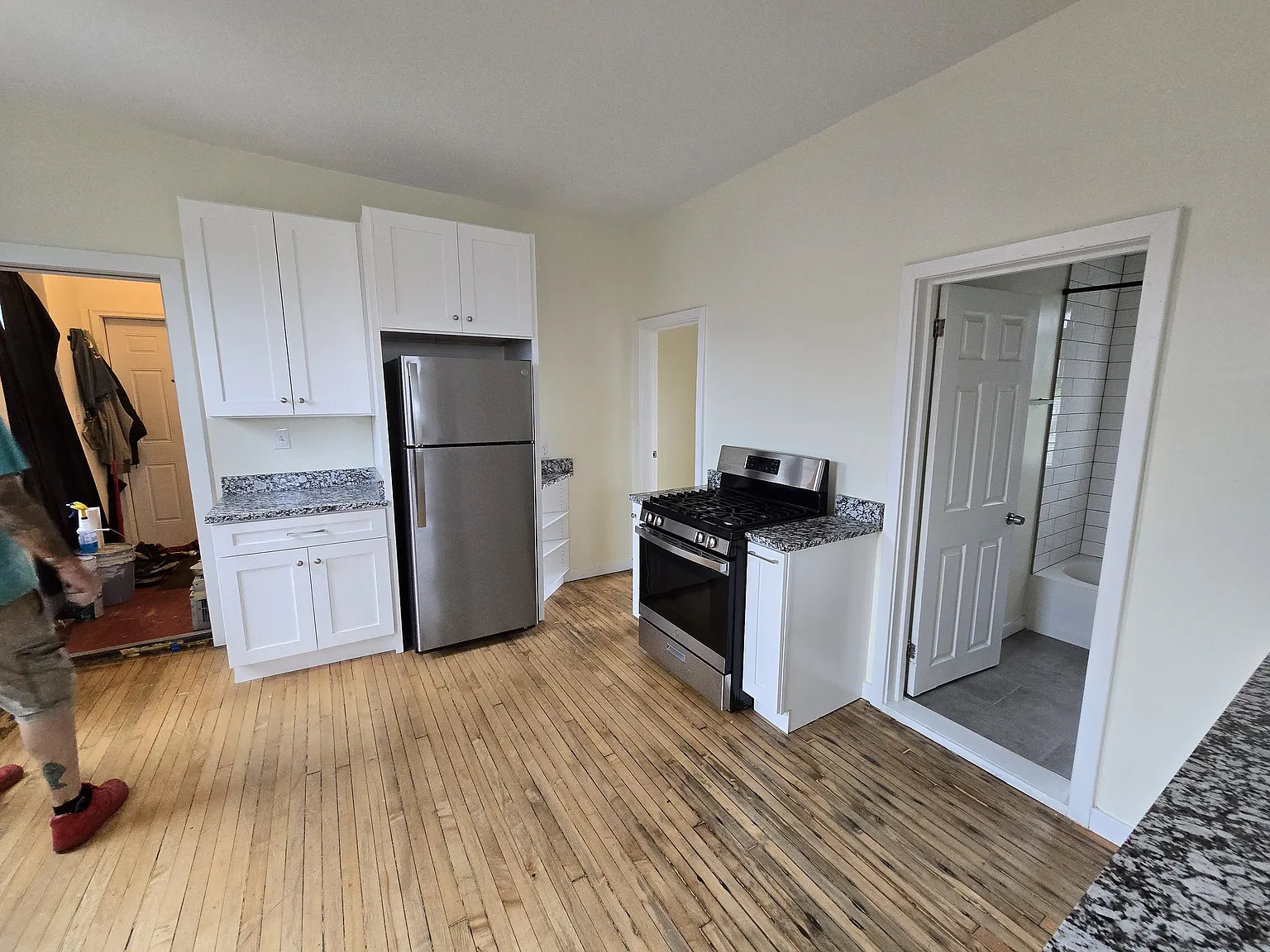 2 bed, 900 sqft, $1,350 — Photo 3