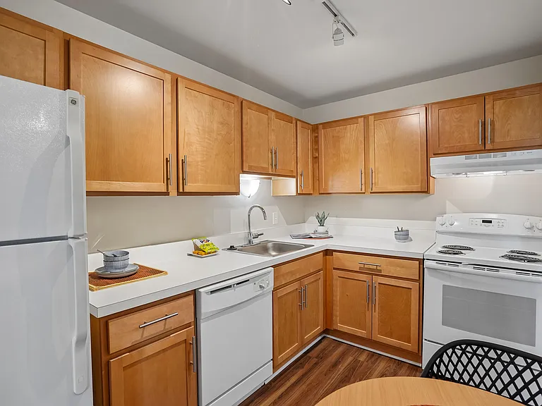 Fairmont Park Apartments — Photo 29