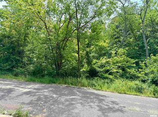 106 Maywood Ave, Creve Coeur, IL 61610