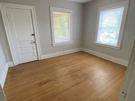 3rd image of 5444 Beacon Ave #2S