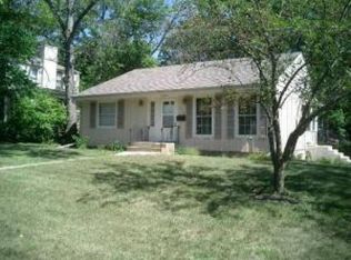 579 Hickory Rd, Glen Ellyn, IL 60137