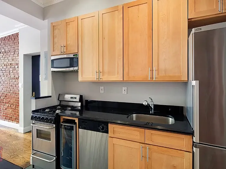 330 E 100th St #1B — Photo 6