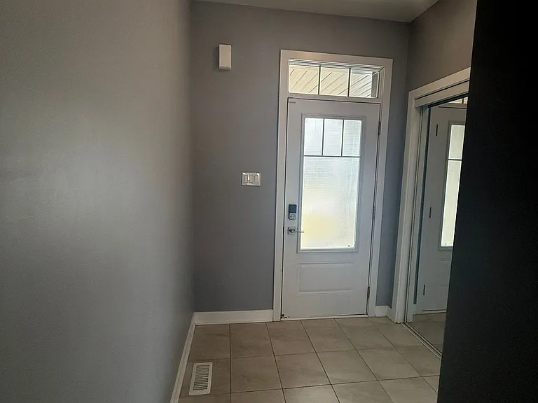 117 Keelson St N — Photo 3