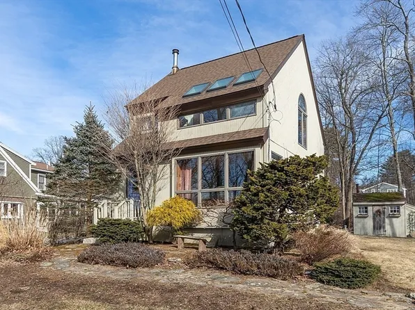 6 Queen Rd, Littleton, MA 01460