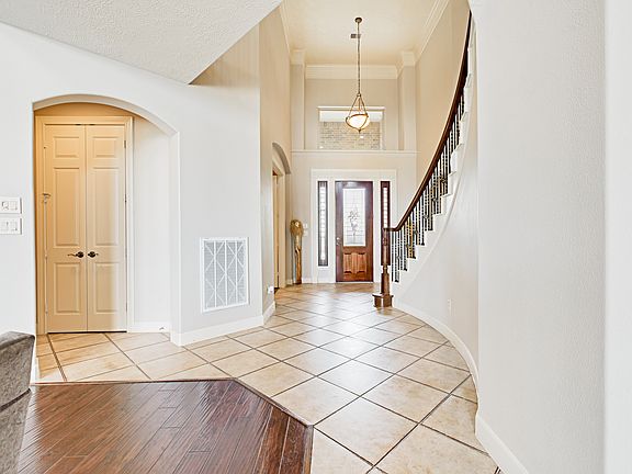 4th image of 1808 Westwind Ct