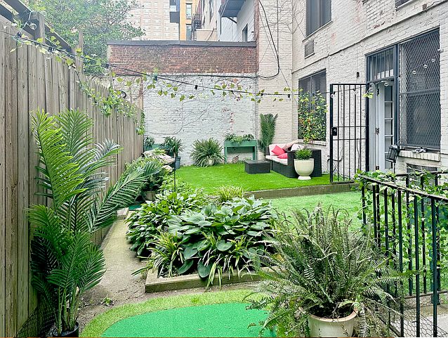 1st image of 225 W 14th St APT 1C