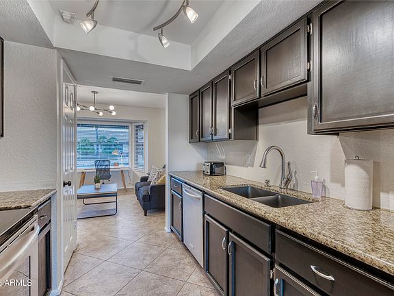 5th image of 301 E MURIEL Drive