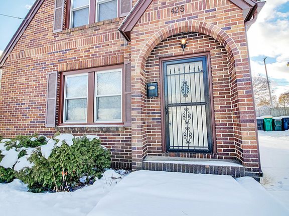 4th image of 425 Wentworth Ave