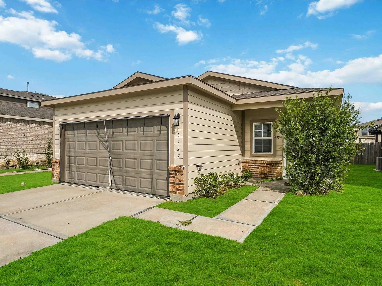 3 bed, 2.0 bath, 1504 sqft, $2,460 — Photo 3