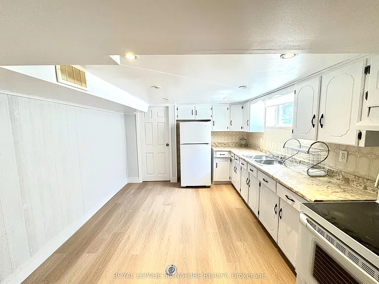 36 Ashmore Ave #LOWER — Photo 5