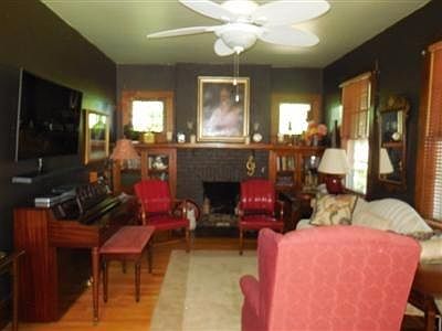3rd image of 412 Lindsey Ave