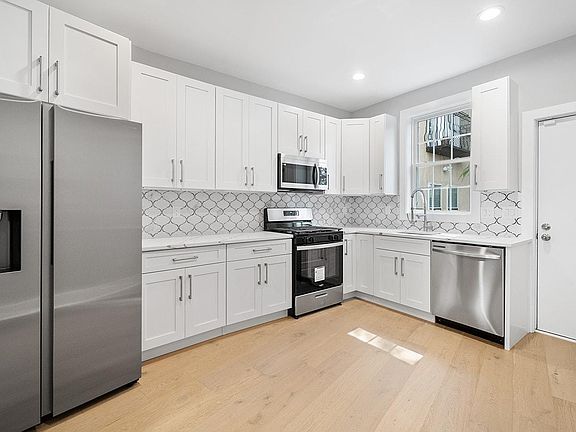 4th image of 10 E Montgomery Ave #1A