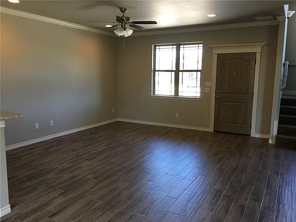 3rd image of 1405 Lauren Ln