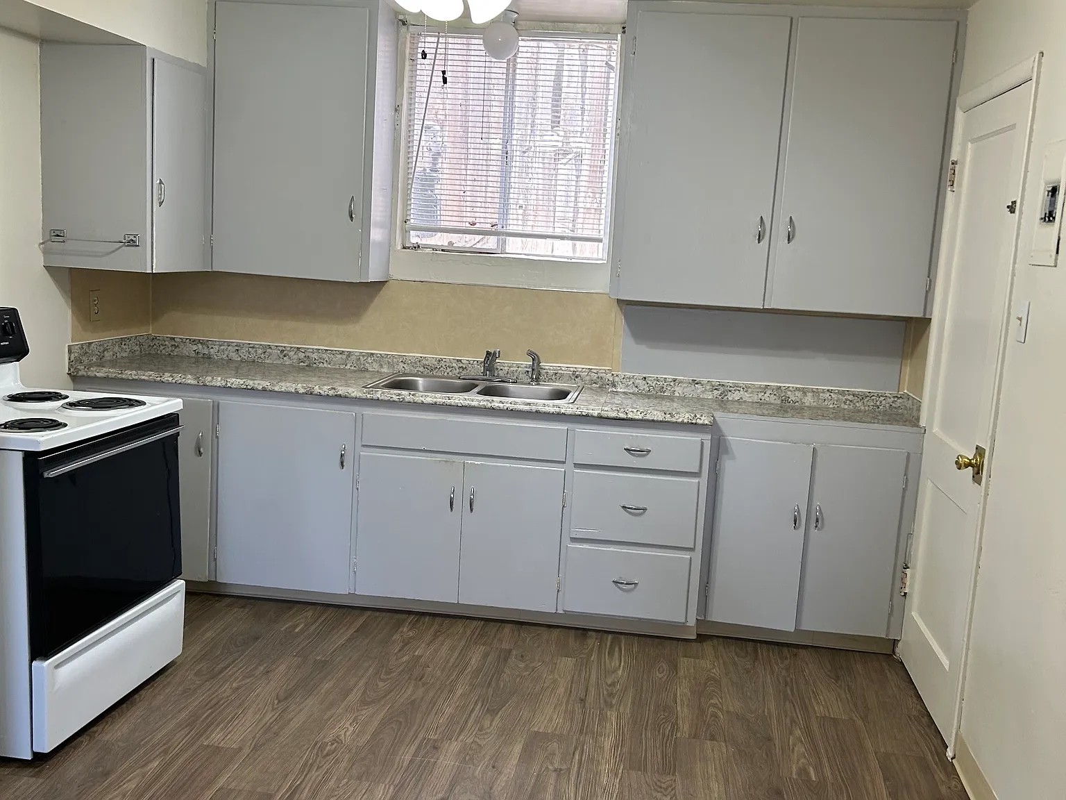 2 bed, 725 sqft, $1,050 — Photo 2