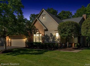 7330 Crackling Creek Cir #1, West Bloomfield, MI 48322