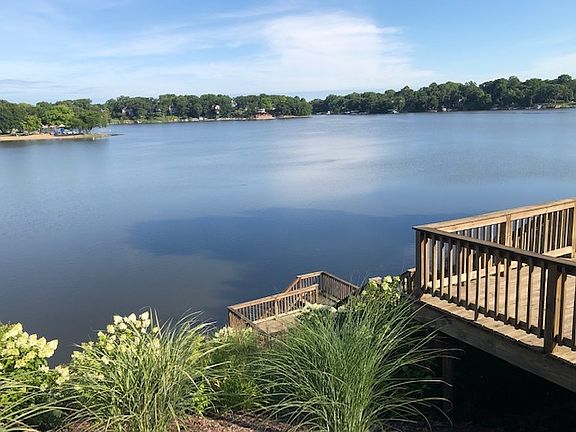 3rd image of 818 Lake Holiday Dr