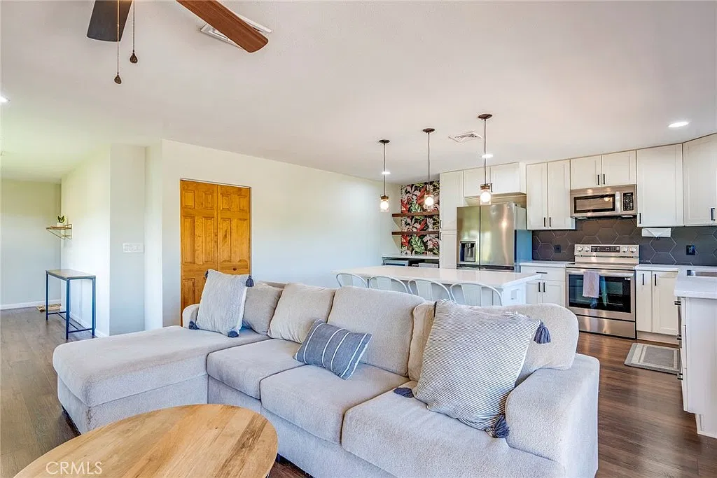 3 bed, 1100 sqft, $5,000 — Photo 3