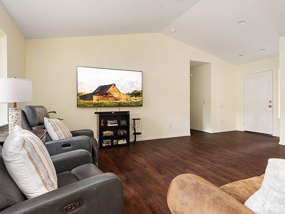 5th image of 7882 Blakely Avenue