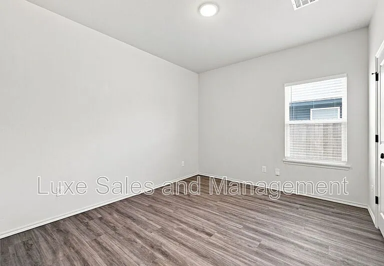 10912 Oak Hollow Dr — Photo 13