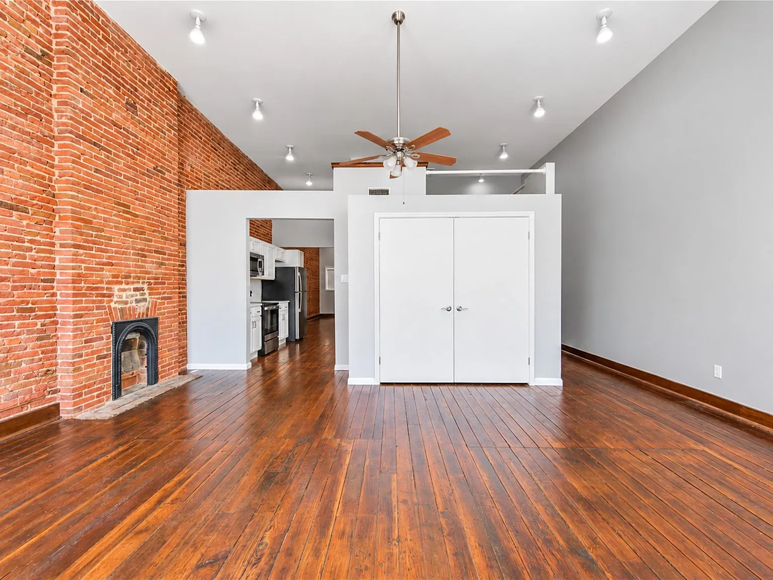 1 bed, 1.0 bath, 1254 sqft, $1,690 — Photo 4