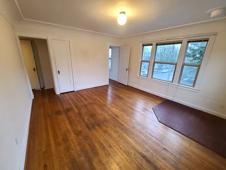 1820 E Thomas St #8 — Photo 7