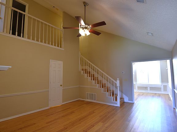 4th image of 3604 Hilltop Ln