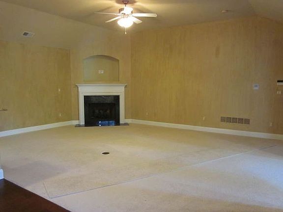 3rd image of 101 Abbey Cir