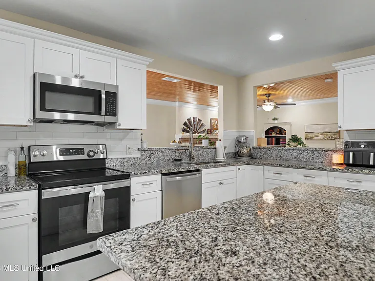 412 Woodland Park Dr — Photo 10