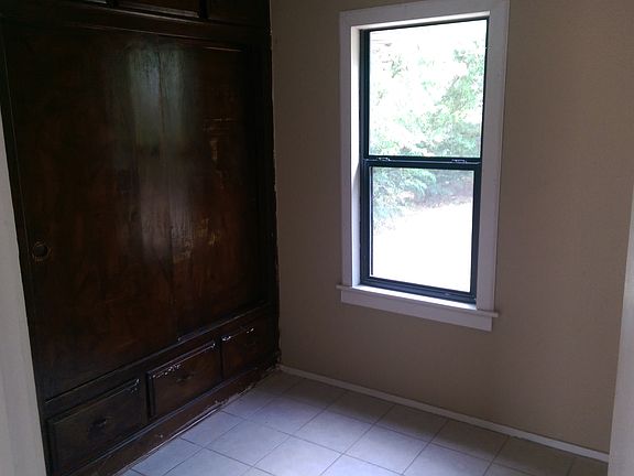 4th image of 1321 NE 44th St
