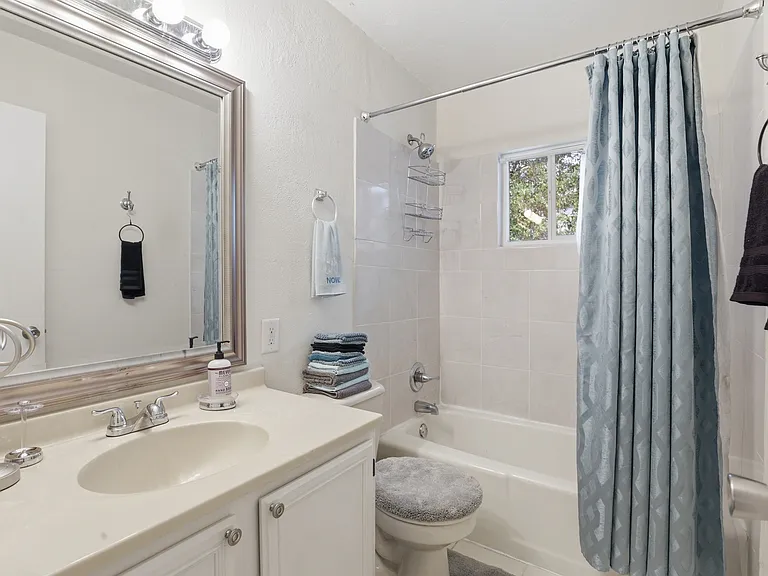 3310 NW 28th Ave — Photo 4