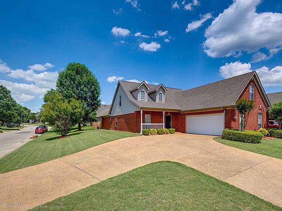 3rd image of 2700 Mariah Ln