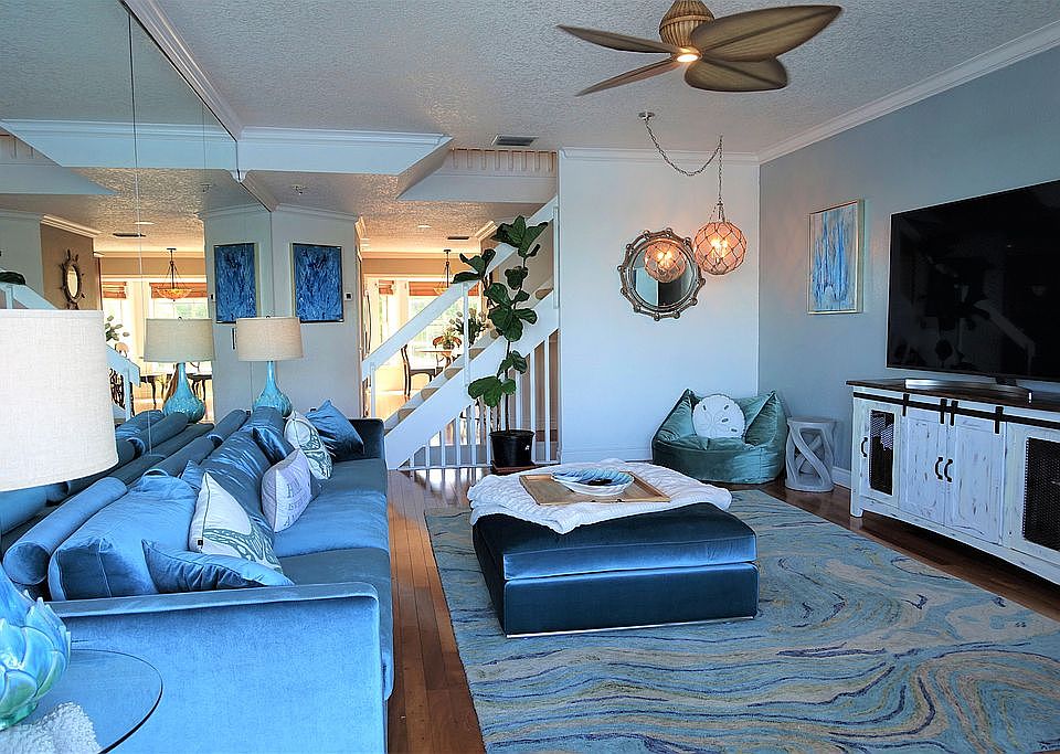 2nd Floor Living Room