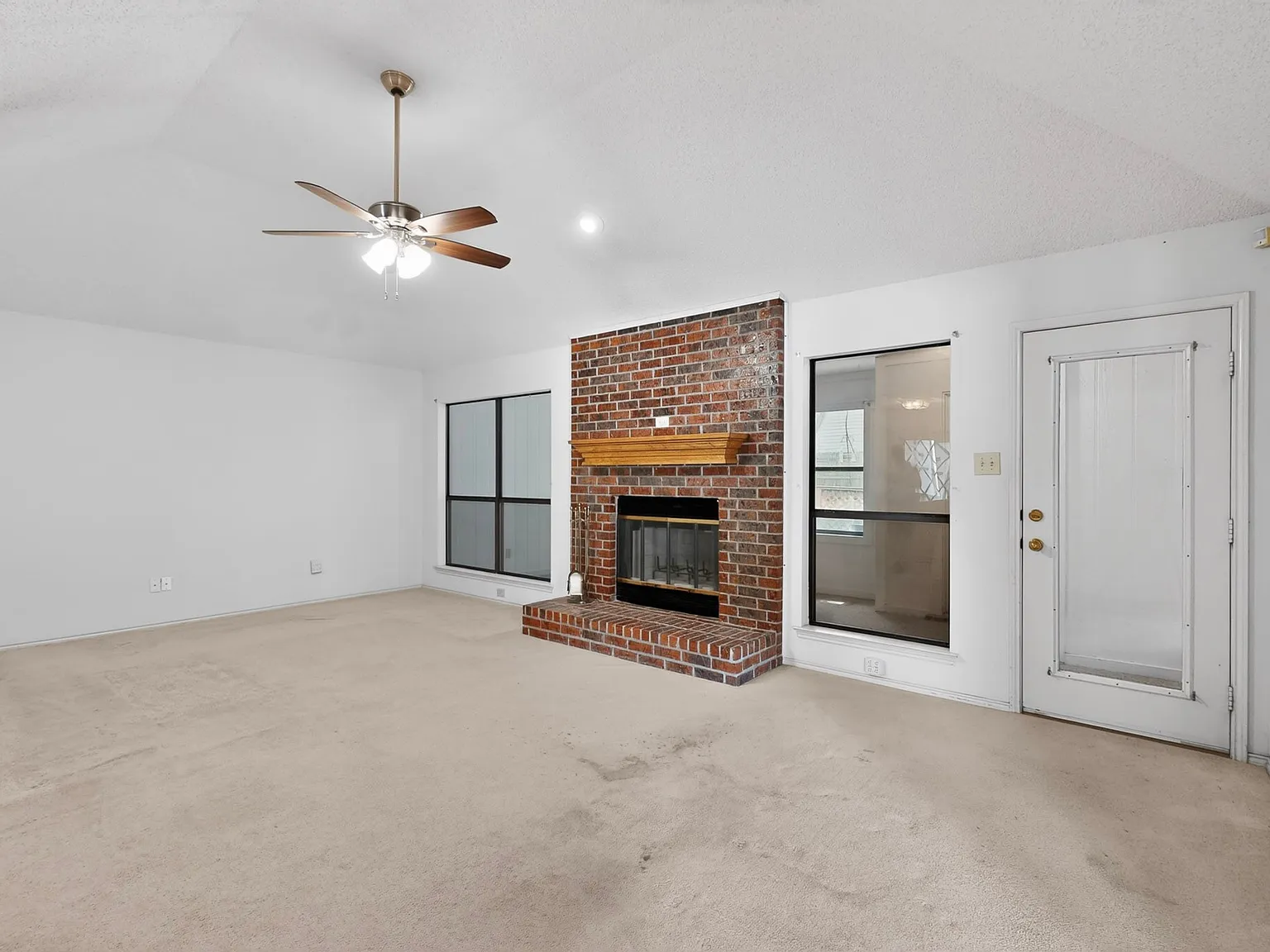 3 bed, 1656 sqft, $2,300 — Photo 2