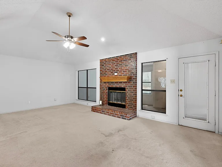 7517 Crosstimbers Ln — Photo 2