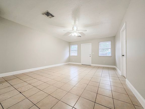 4th image of 3077 Floweva St