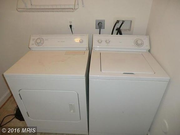 3rd image of 8607 Sycamore Glen Ln
