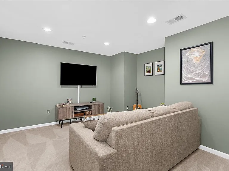 300 Dixon St #402 — Photo 16