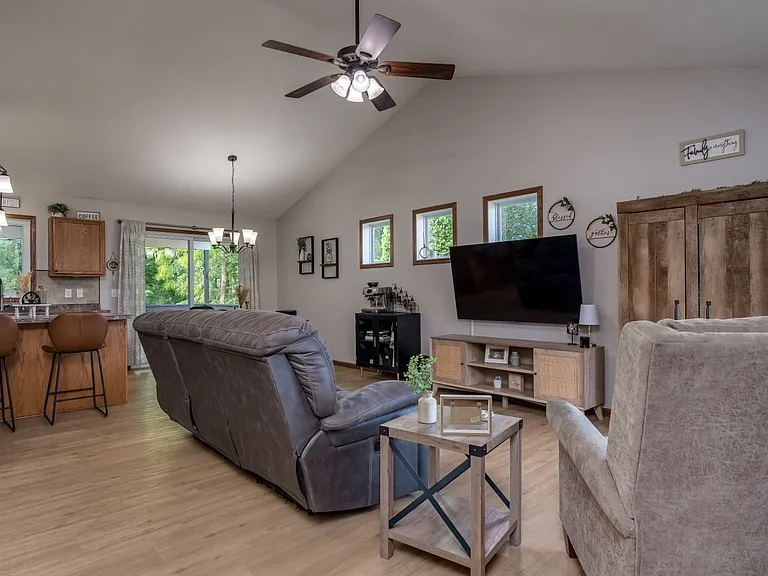 305 Tanager Rd — Photo 9