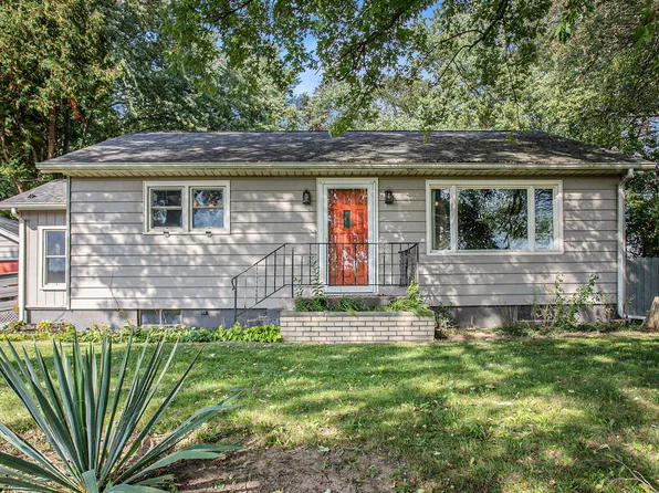 32780 M 43, Paw Paw, MI 49079