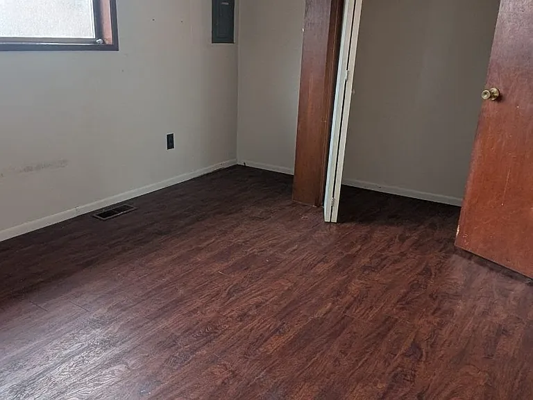 810 Dewitt Dr — Photo 12