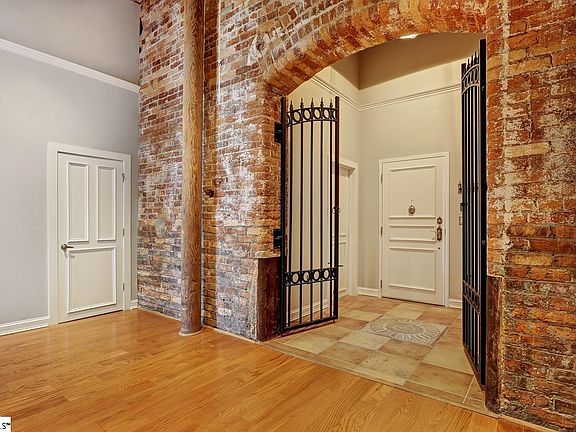 4th image of 400 Mills Ave Unit 401