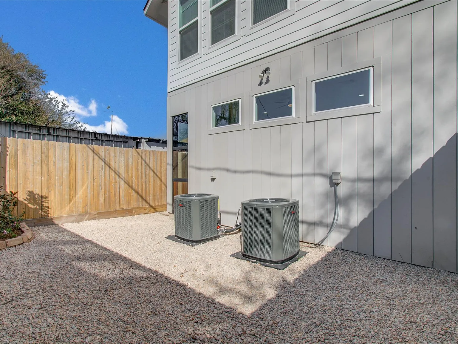 1 bed, 1.5 bath, 800 sqft, $1,600 — Photo 3
