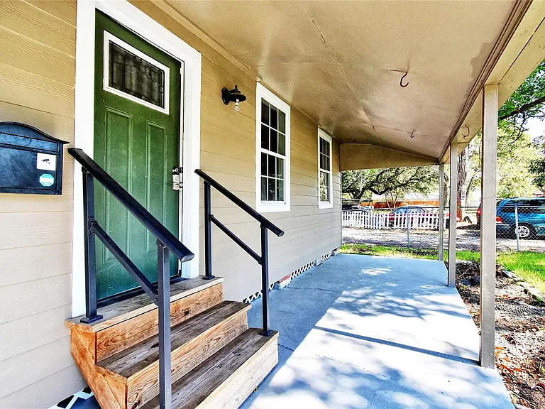 504 Green St — Photo 2