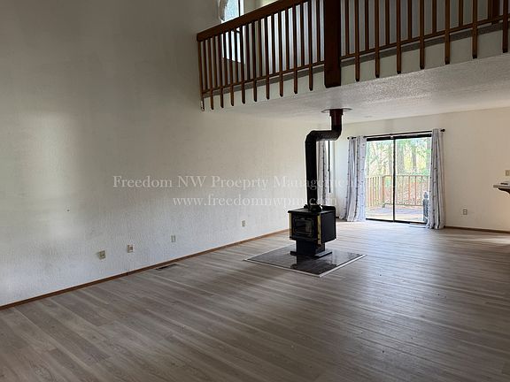 5th image of 812 Livingston St NE