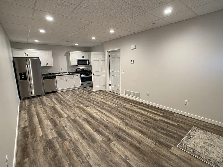 107 Main St E — Photo 1
