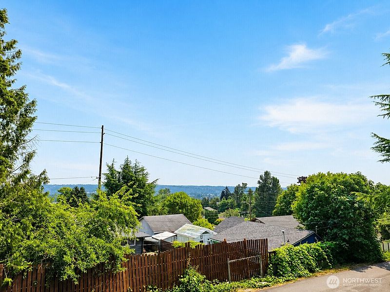 3rd image of 4848 S 170th Street