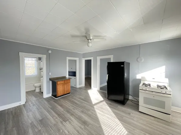 301 Amory St APT 3, Manchester, NH 03102