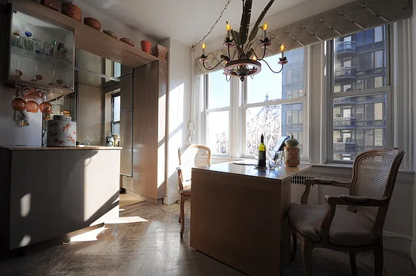 Sold by Aclawrence | media 6