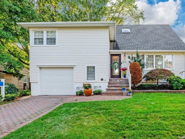 2366 Hampton Avenue, Seaford, NY 11783